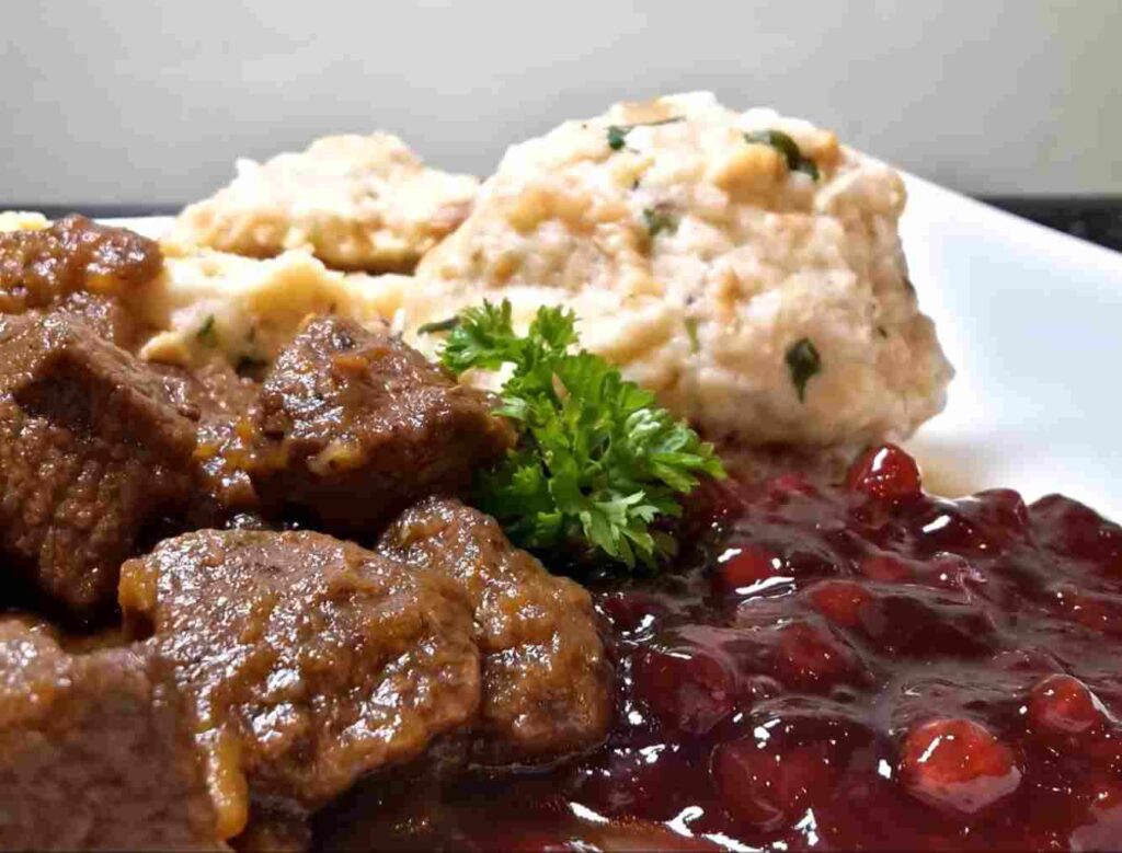 Hirschgulasch nach Omas Rezept – Geschmackvoll