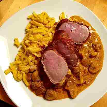 schweinefilet mit champignons ,schweinefilet im speckmantel ofen ,schweinelendchen im speckmantel backofen ,schweinefilet mit speck und pilze ,schweinefilet rezept ,schweinefilet mit rahmsauce ,lendchen im backofen ,schweinefilet kerntemperatur